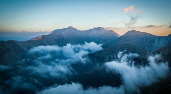 photography of mountain with blue sky as backgroundw